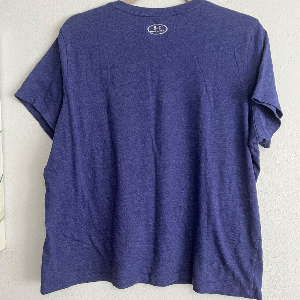 Under Armour v neck loose fit t shirt, purple size XL - Picture 3 of 3